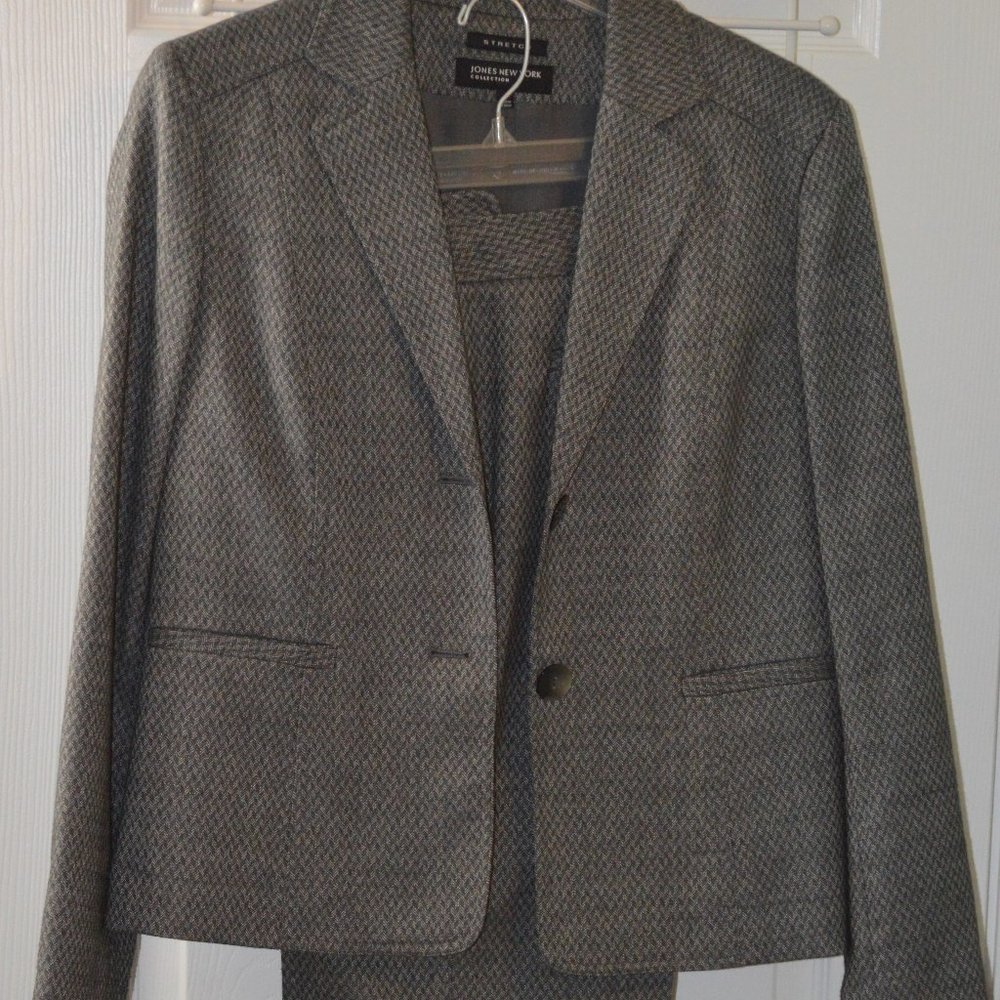 Jones New York Pant Suit size 6